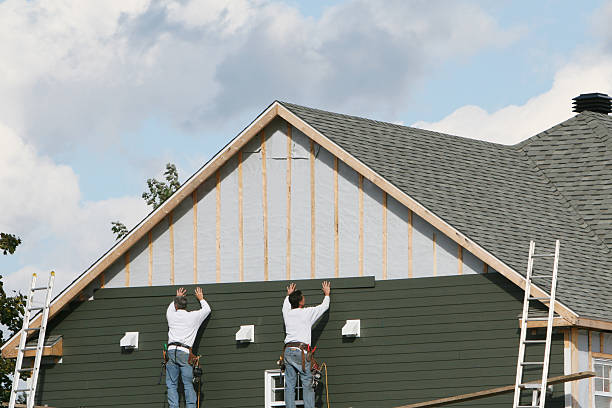 Professional Siding Installation technician working in Danvers, IL